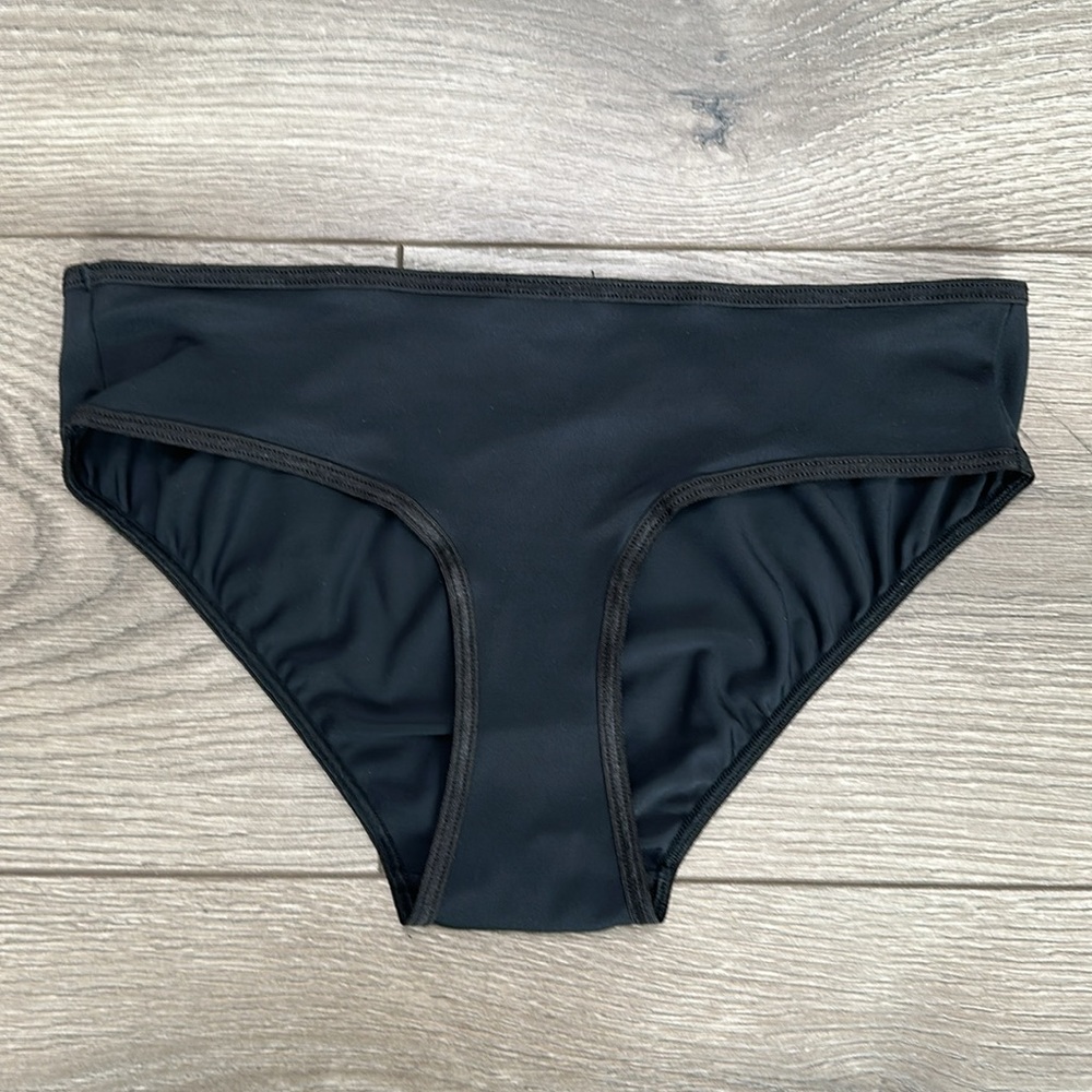 NWOT 2004 Victoria’s Secret Black Nylon Wide Sided Low Rise‎ Bikini Panty Size S
